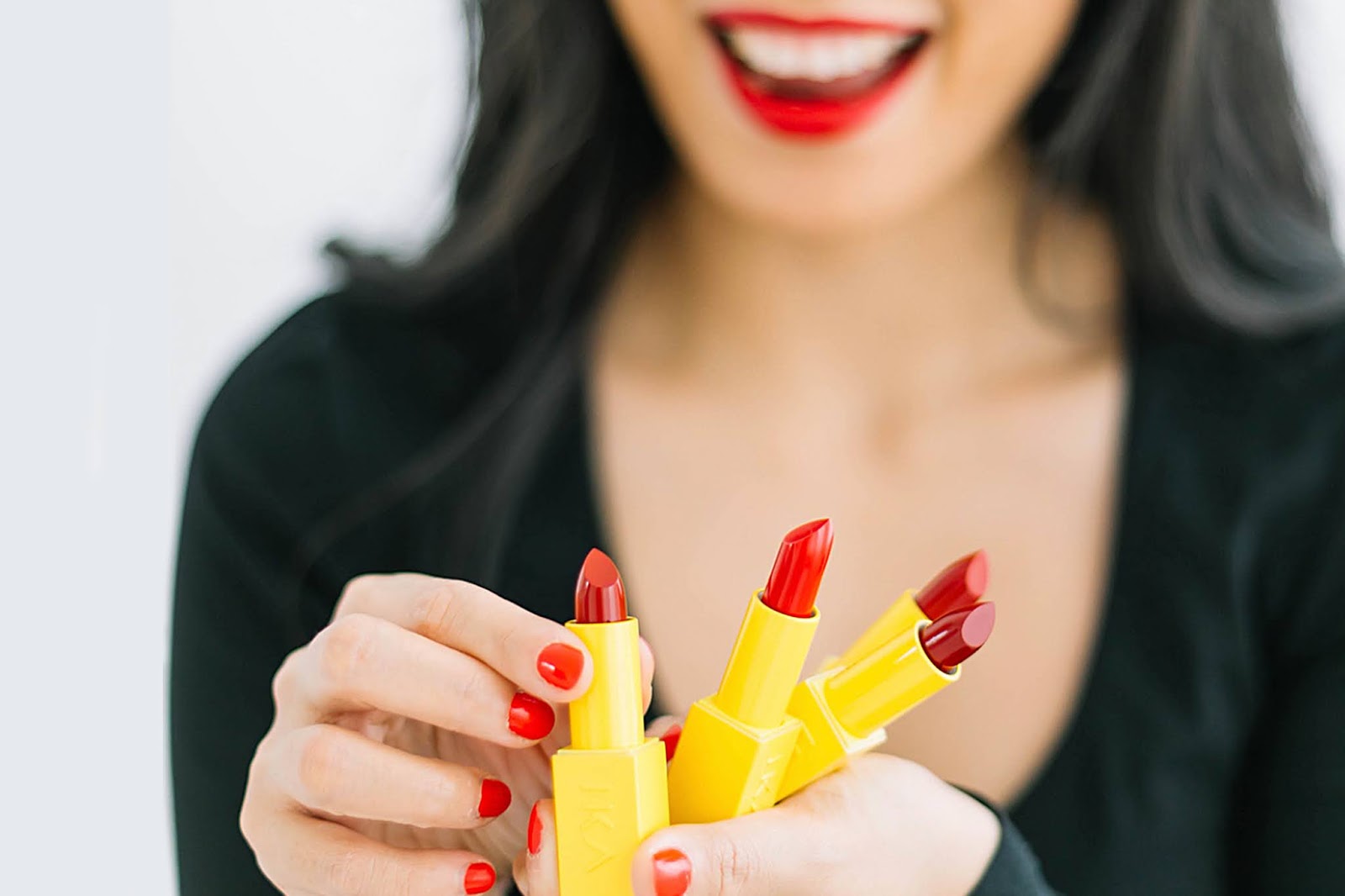 黃色的IKA口紅產品系列包裝設計