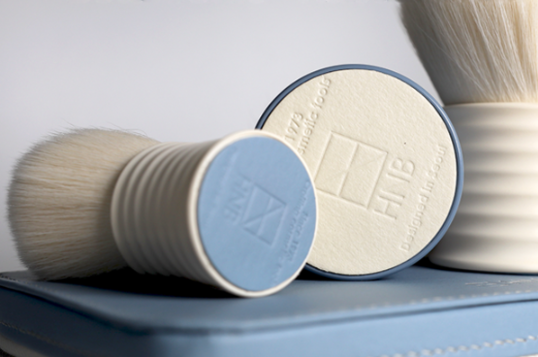 9月18日MakeUp in New York貿(mào)易展中入圍IT獎的化妝品包裝設(shè)計